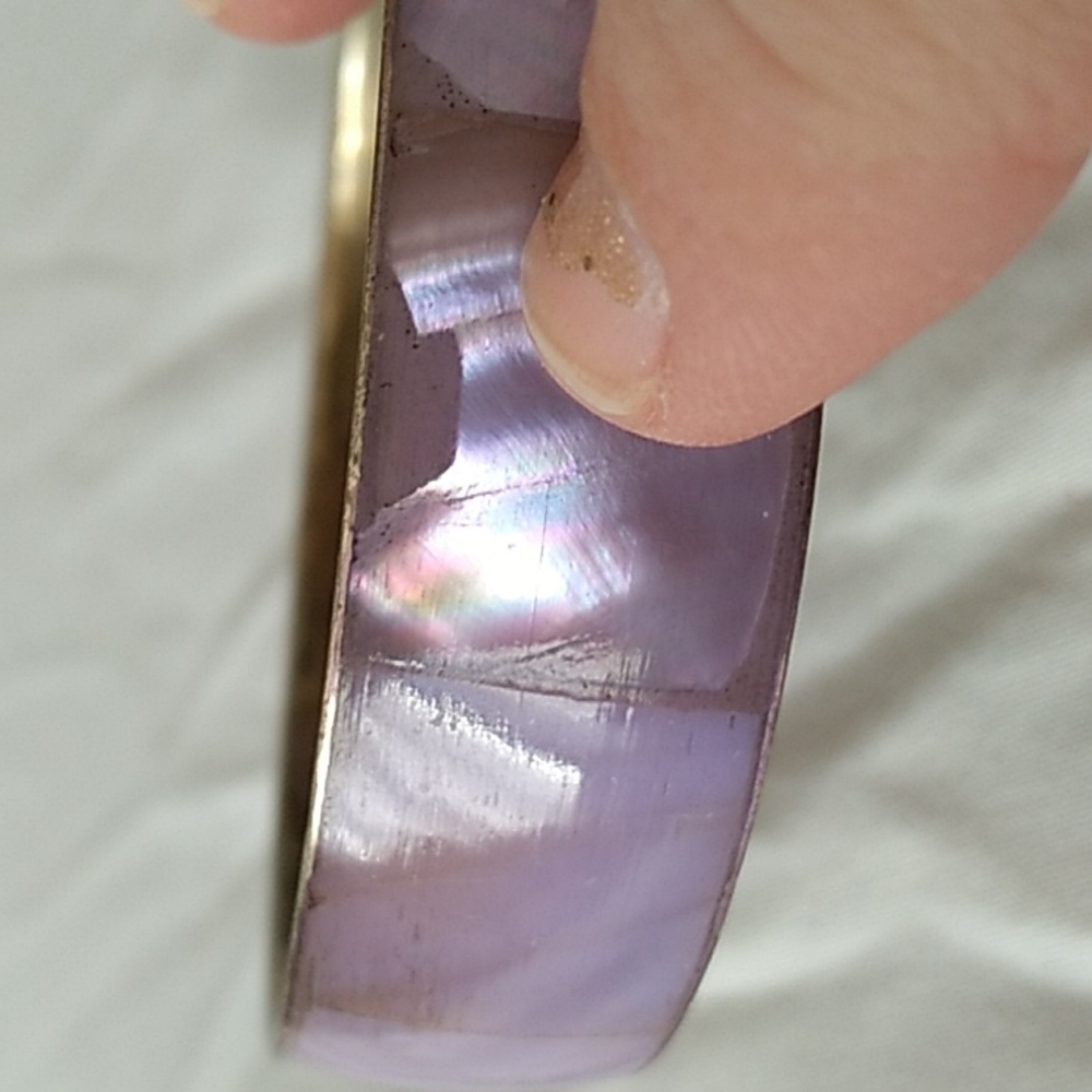 Vintage brass bangle with purple mother of pearl inlay - Picture 5 of 7